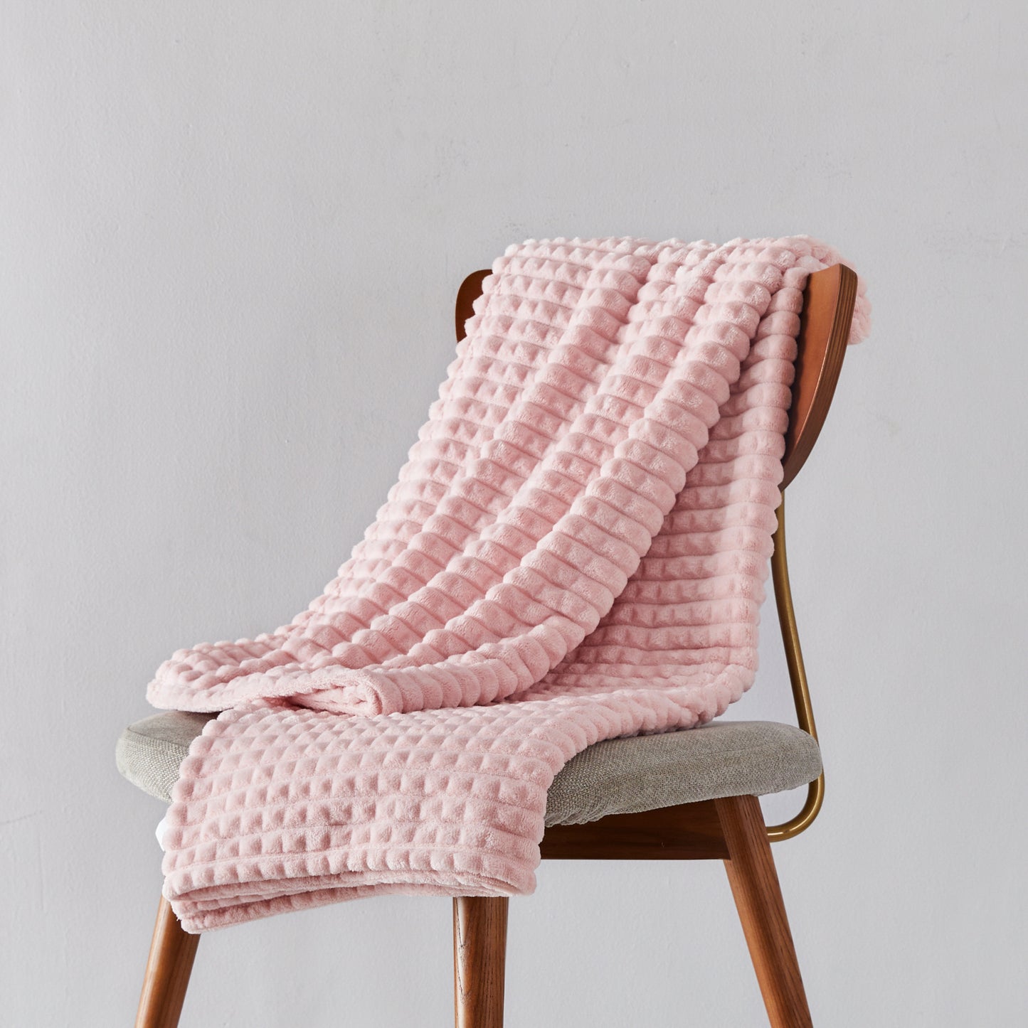 Modern Simplicity: Chic Plush Throw