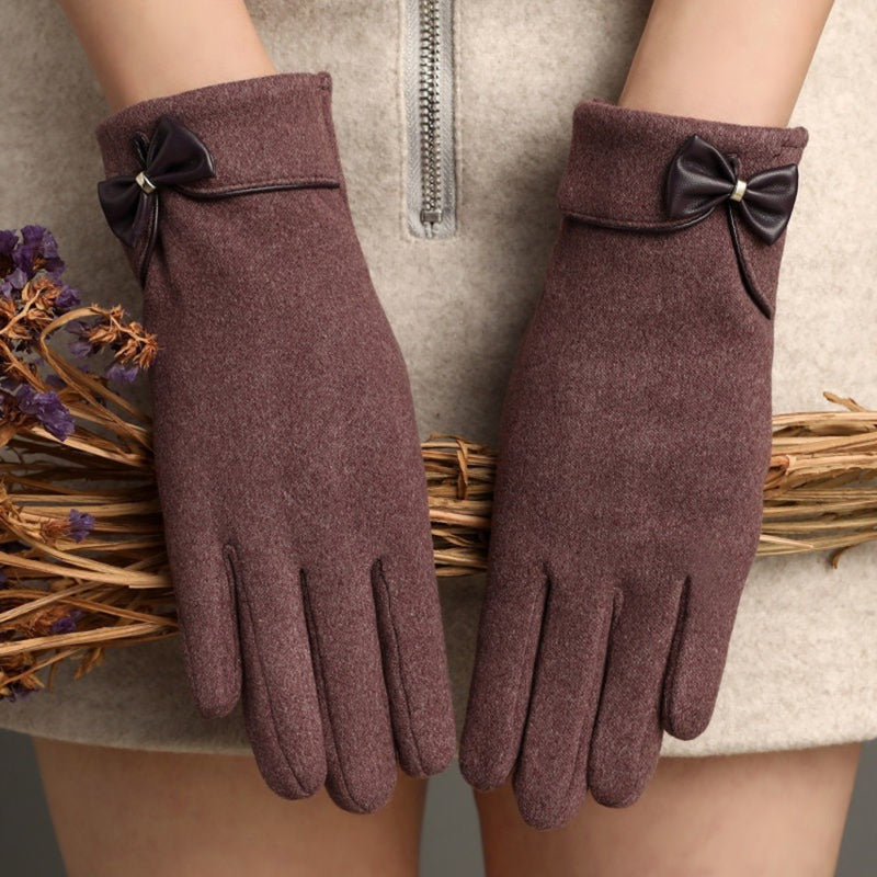 Elegant Embrace: Bow-Detailed Touchscreen Gloves