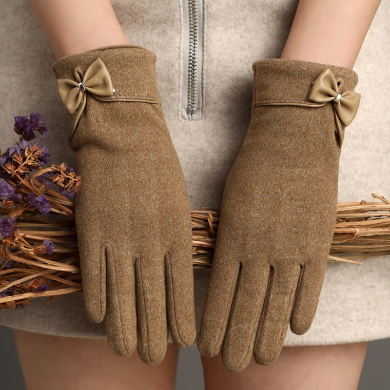 Elegant Embrace: Bow-Detailed Touchscreen Gloves